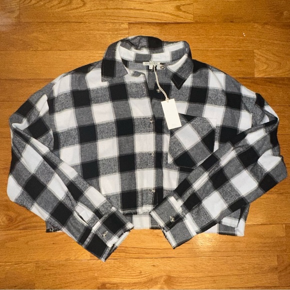 NWT Mimosa Plaid Cropped Raw Hem Button Down Shirt In Black/White - Picture 2 of 2